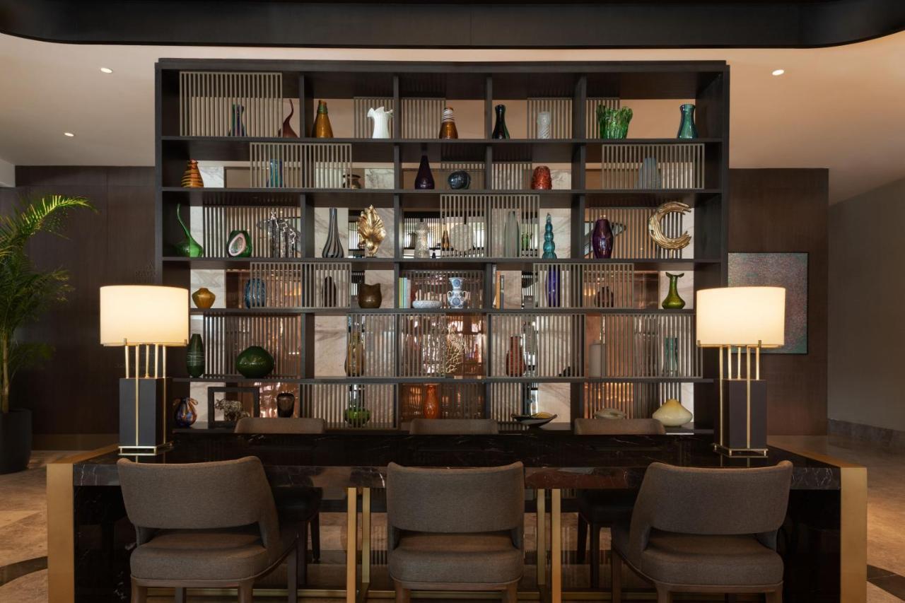 Izmir Marriott Hotel Exteriör bild The interior of the lounge