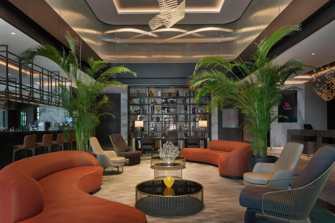Izmir Marriott Hotel Exteriör bild The lobby of the hotel