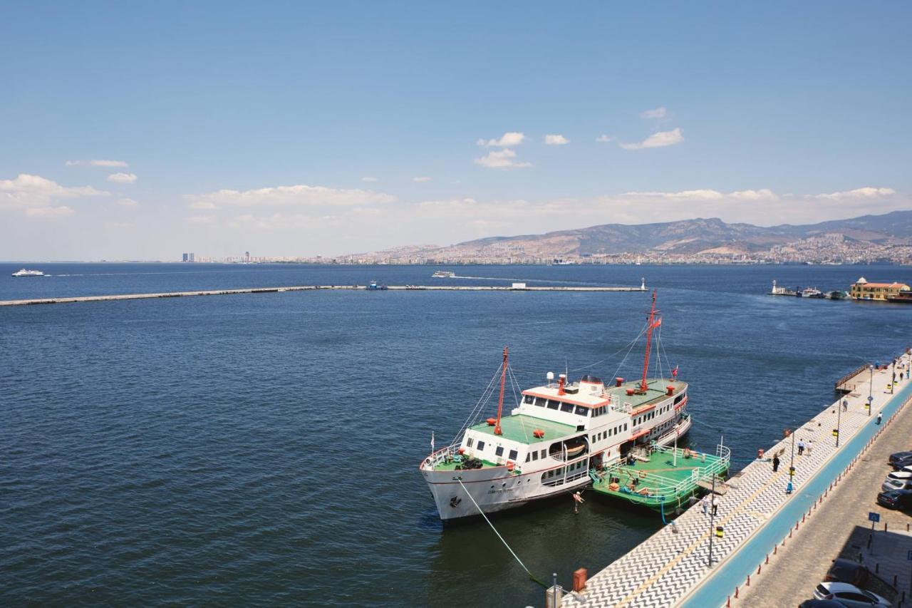 Izmir Marriott Hotel Exteriör bild The port of İskenderun