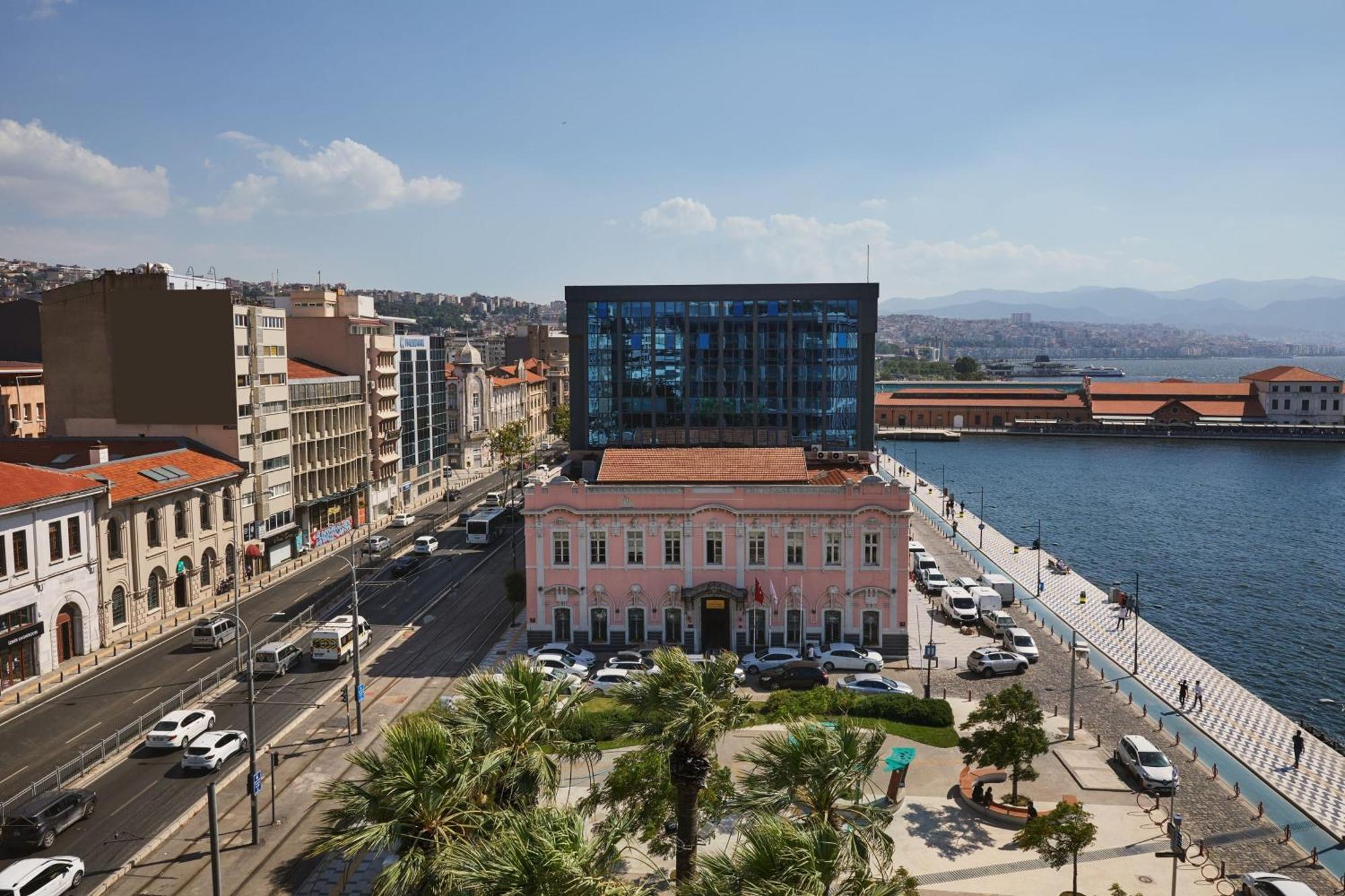 Izmir Marriott Hotel Exteriör bild The new building of the National Museum of Contemporary Art