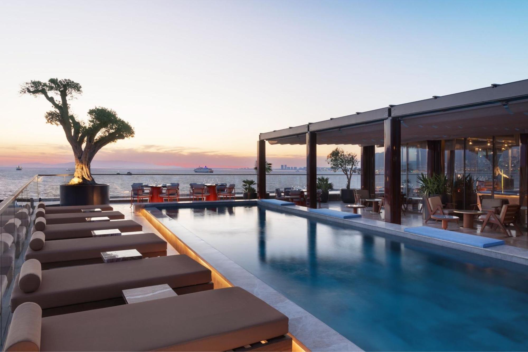 Izmir Marriott Hotel Exteriör bild The Pool at the Westin Athens