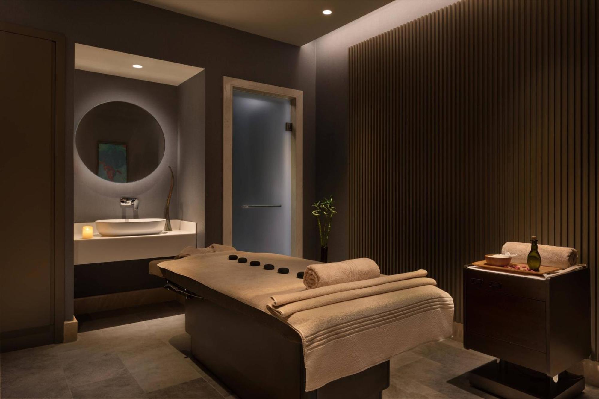 Izmir Marriott Hotel Exteriör bild Spa treatment room